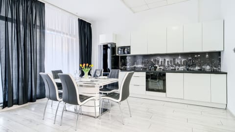 Apartment (23/104) | Private kitchenette | Fridge, stovetop, electric kettle, cookware/dishes/utensils