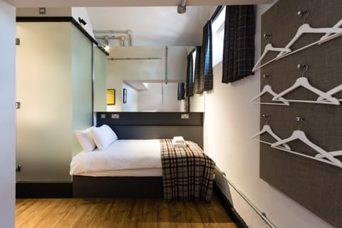 Twin Room, Ensuite | In-room safe, free WiFi, bed sheets