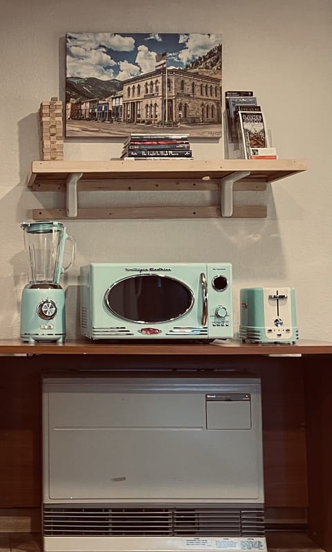 All equipped kitchen.