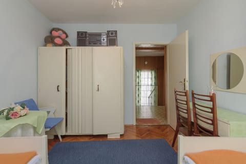 Twin Room, Shared Bathroom | Desk, free WiFi, bed sheets