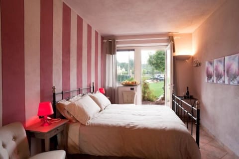 Double Room, 1 Queen Bed | Desk, rollaway beds, free WiFi, bed sheets