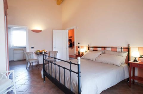 Double Room, 1 Queen Bed | Desk, rollaway beds, free WiFi, bed sheets