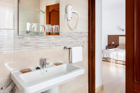 Double Room | Bathroom | Combined shower/tub, deep soaking tub, free toiletries, hair dryer