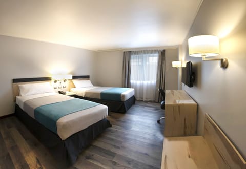 Standard Twin Room | 1 bedroom, minibar, in-room safe, desk