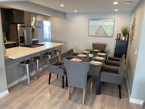 Enjoy dinning area, as could seat big group btwn dining table and kitchen island