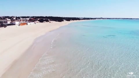 Beach nearby, white sand, beach bar