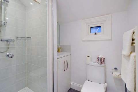 Tiddly Pomme | Bathroom | Shower, designer toiletries, hair dryer, bathrobes