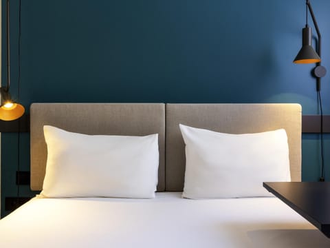 Standard Room, 1 Double Bed | Premium bedding, desk, free WiFi, bed sheets