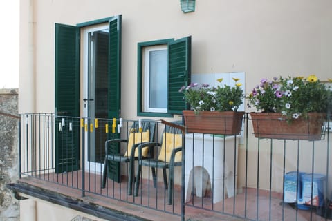 Classic Apartment | Terrace/patio