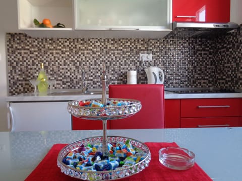 Deluxe Apartment, 2 Bedrooms, Kitchen, Sea View | Private kitchen | Cookware/dishes/utensils