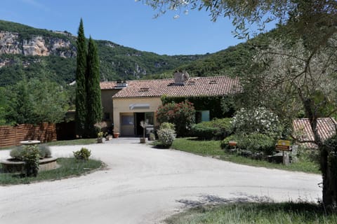 Experience the picturesque atmosphere at this amazing property.