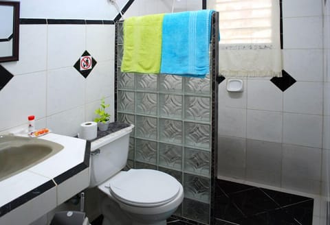 Romantic Single Room, 1 Double Bed | Bathroom | Shower, free toiletries, hair dryer, bidet
