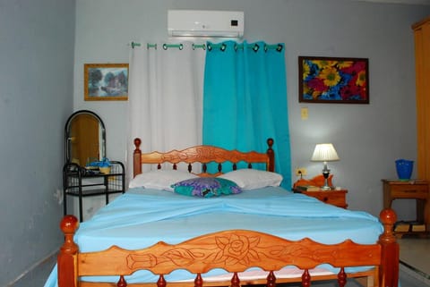 In-room safe, iron/ironing board, bed sheets