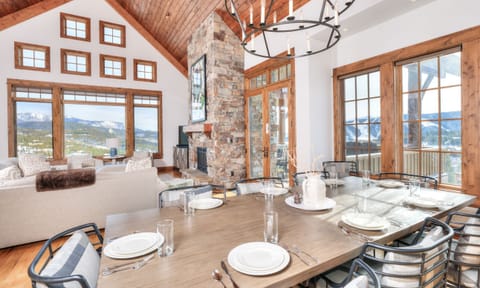 Luxury Suite 6C, Dining Room, 4