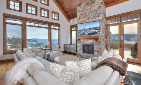 Luxury Suite 6C, Living Room, 1