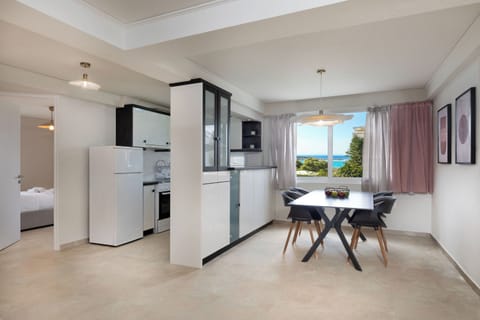 Two Bedroom Sea View Apartment With Garden | Dining room