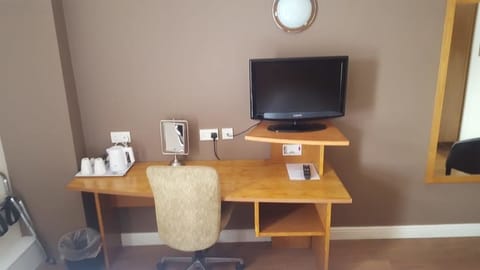 Single Room | Desk, laptop workspace, free WiFi, bed sheets