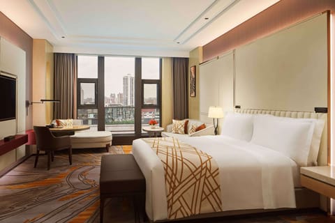 Premium bedding, pillowtop beds, free minibar items, in-room safe