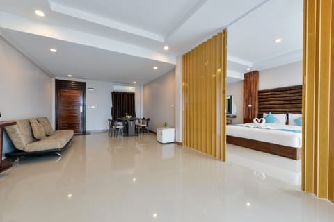 Minibar, desk, laptop workspace, blackout drapes