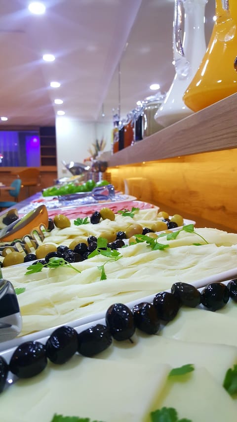 Daily buffet breakfast (TRY 300 per person)