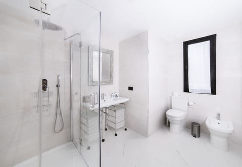 Comfort Apartment, 2 Bedrooms, Terrace, Garden View | Bathroom | Separate tub and shower, rainfall showerhead, hair dryer, towels