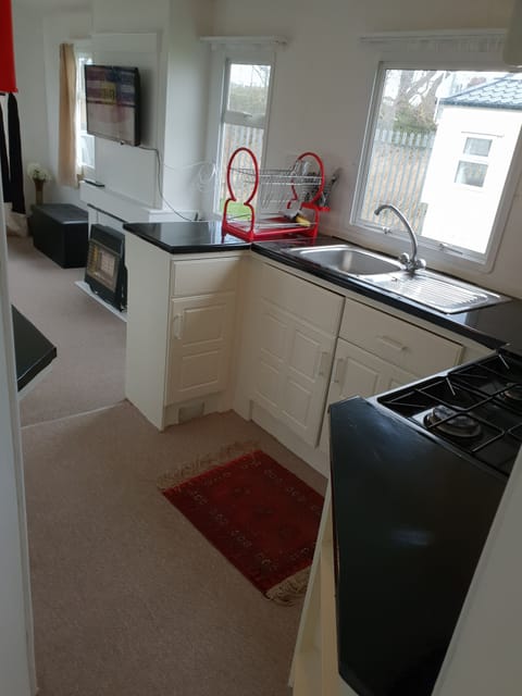 3 Bedroom Static Caravan (Double Glazed, Central Heating) | Private kitchen | Microwave, oven, stovetop, electric kettle