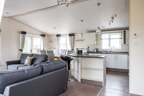 32-inch flat-screen TV with digital channels, TV