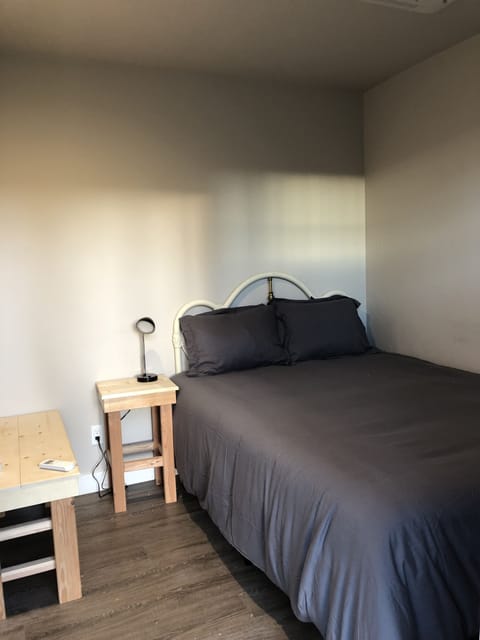 Basic Room, 1 Queen Bed, Mountain View | Individually decorated, individually furnished, free WiFi