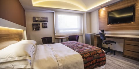 Double Room | Premium bedding, Select Comfort beds, in-room safe, desk