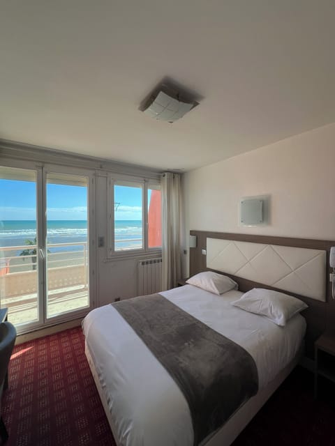 Family Suite, 2 Bedrooms, Sea View | Minibar, in-room safe, desk, soundproofing