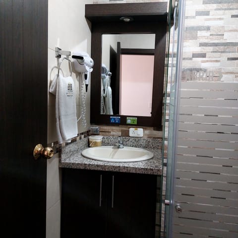 Executive Single Room, 1 Bedroom, City View | Bathroom | Shower, rainfall showerhead, free toiletries, hair dryer