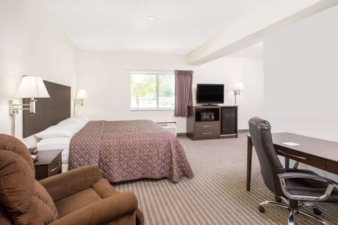 Suite, 1 King Bed, Non Smoking, Jetted Tub | Individually decorated, individually furnished, desk, laptop workspace
