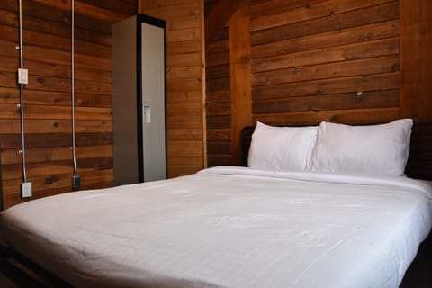 Queen Room with Shared Washroom | In-room safe, blackout drapes, free WiFi, bed sheets