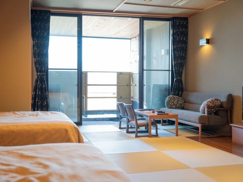 Japanese Western Style Room with Open-air bath | In-room safe, soundproofing, iron/ironing board, free WiFi