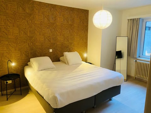 Comfort Room (Large) | Free WiFi, bed sheets, alarm clocks