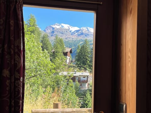 Standard Double Room | Down comforters, minibar, in-room safe, desk