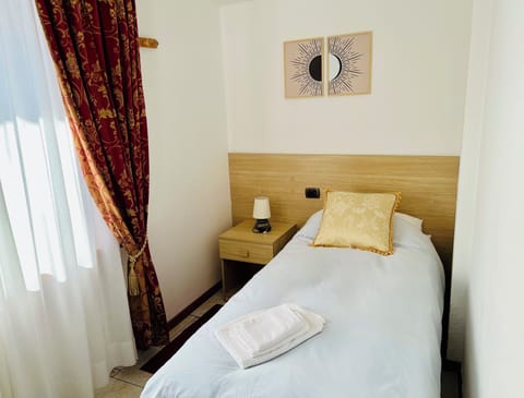 Standard Single Room, 1 Twin Bed, Mountain View | Down comforters, minibar, in-room safe, desk