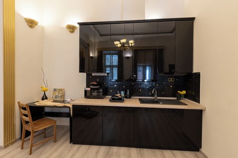 Comfort Studio Suite | Private kitchen | Electric kettle