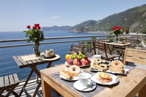Daily local cuisine breakfast (EUR 30.00 per person)