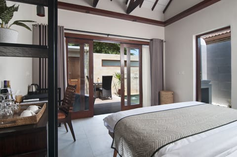 Deluxe Villa, 1 Bedroom | Minibar, in-room safe, desk, laptop workspace