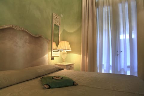 Deluxe Double Room | In-room safe, iron/ironing board, free WiFi, bed sheets