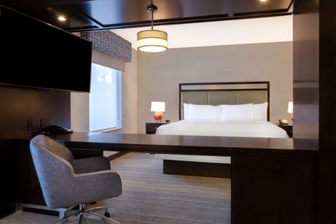 King Studio Suite | Premium bedding, pillowtop beds, in-room safe, laptop workspace