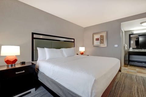 King Studio Suite | Premium bedding, pillowtop beds, in-room safe, laptop workspace
