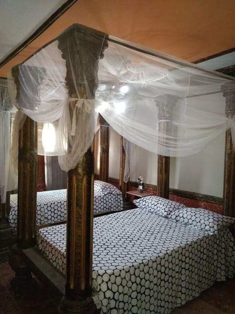 1 bedroom, Frette Italian sheets, premium bedding, down comforters