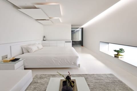 MOGANA White | Premium bedding, down comforters, minibar, in-room safe