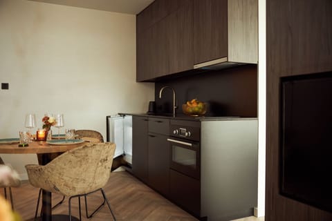 Executive Studio | Private kitchen | Fridge, espresso maker