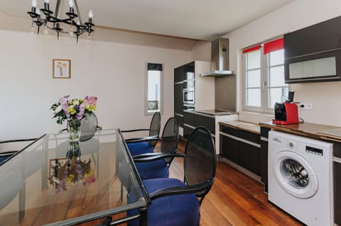 Family Apartment, 3 Bedrooms | Private kitchen | Full-size fridge, oven, stovetop, dishwasher