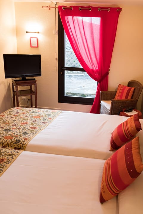 Standard Room, 2 Twin Beds, Terrace | In-room safe, soundproofing, free WiFi