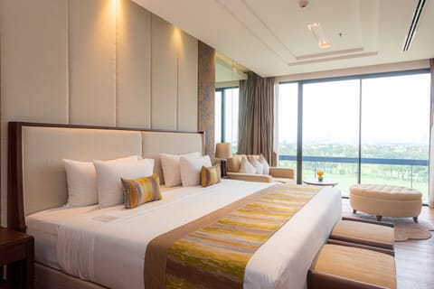 Grand Duplex Presidential Suite - Free Suvarnabhumi Airport Transfer | 1 bedroom, minibar, in-room safe, desk