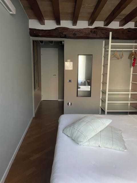 Double Room, 1 Queen Bed, Courtyard View | Down comforters, free WiFi, bed sheets